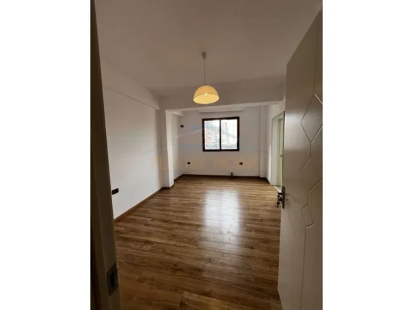 Tirane, shitet apartament 3+1 Kati 2, 120 m² 250.000 € (ARTURBINA)