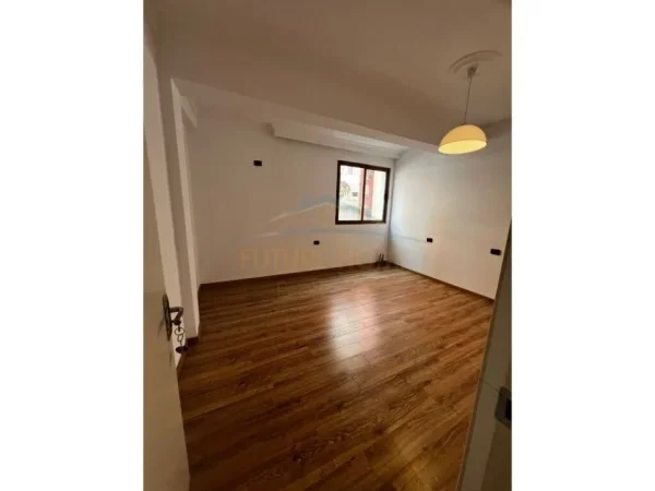 Tirane, shitet apartament 3+1 Kati 2, 120 m² 250.000 € (ARTURBINA)
