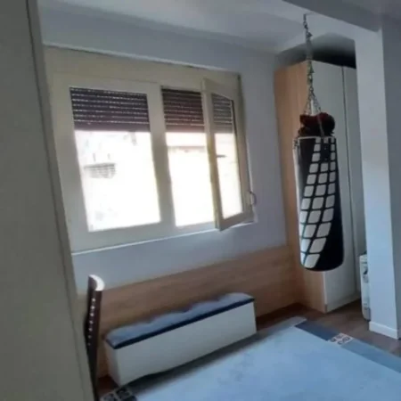 Tirane, jepet me qera apartament 2+1 Kati 3, 85 m² 650 € (rruga Sulejman Delvina)