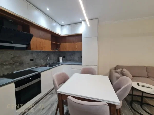 Tirane, jepet me qera apartament 1+1+Aneks+Ballkon Kati 2, 70 m² 700 € (Teg)