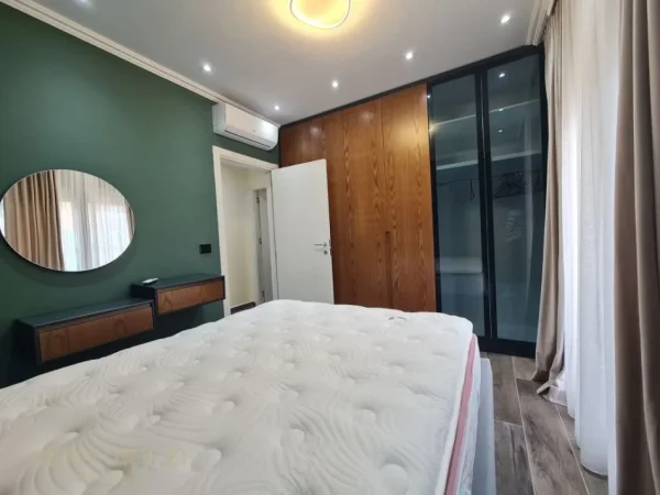 Tirane, jepet me qera apartament 1+1+Aneks+Ballkon Kati 2, 70 m² 700 € (Teg)