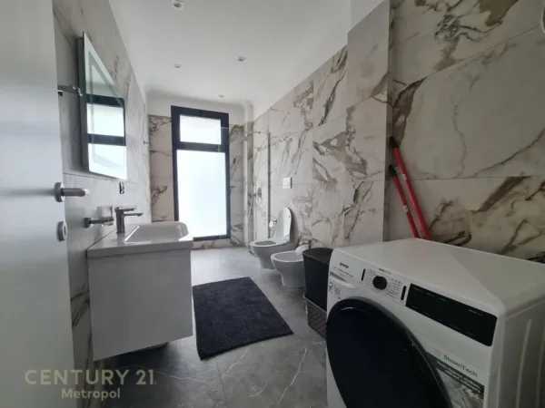 Tirane, jepet me qera apartament 1+1+Aneks+Ballkon Kati 2, 70 m² 700 € (Teg)