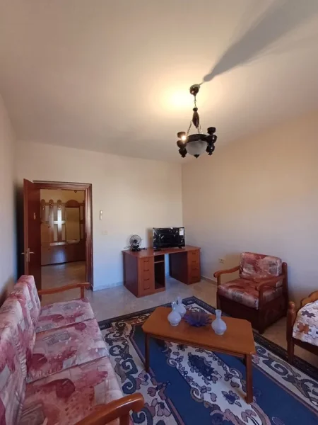 Tirane, shitet apartament 2+1+Ballkon Kati 3, 70 m² (Rruga Kongresi i Manastirit, Ngjitur me Kliniken Mjekesore Ikeda)
