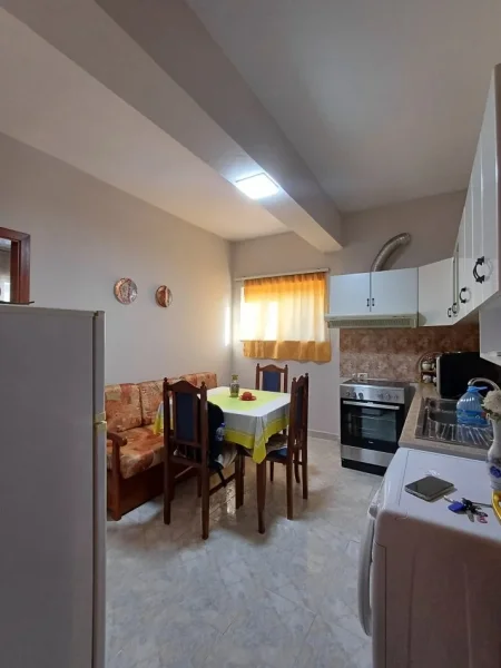 Tirane, shitet apartament 2+1+Ballkon Kati 3, 70 m² (Rruga Kongresi i Manastirit, Ngjitur me Kliniken Mjekesore Ikeda)