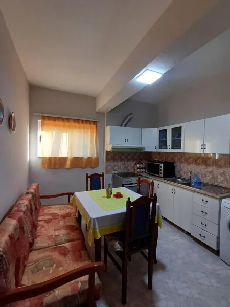 Tirane, shitet apartament 2+1+Ballkon Kati 3, 70 m² (Rruga Kongresi i Manastirit, Ngjitur me Kliniken Mjekesore Ikeda)
