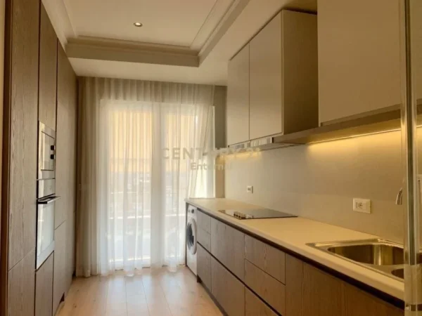 Tirane, jepet me qera apartament 1+1+Aneks+Ballkon Kati 6, 85 m² 750 € (Myslym Shyr)