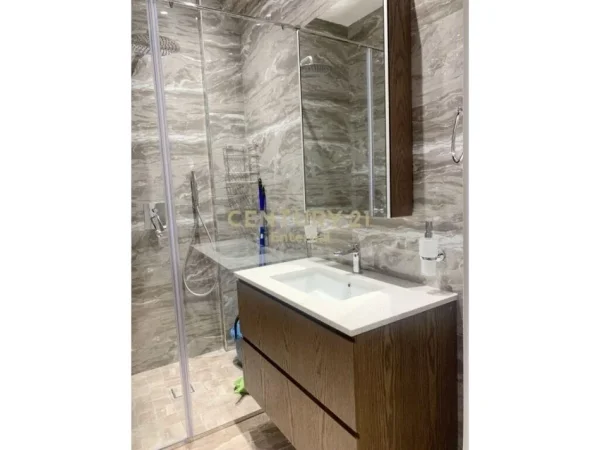 Tirane, jepet me qera apartament 1+1+Aneks+Ballkon Kati 6, 85 m² 750 € (Myslym Shyr)
