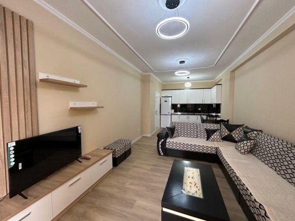 Tirane, jepet me qera apartament 1+1+Aneks+Ballkon Kati 5, 75 m² 700 € (21 Dhjetoei)