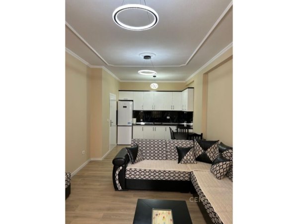 Tirane, jepet me qera apartament 1+1+Aneks+Ballkon Kati 5, 75 m² 700 € (21 Dhjetoei)