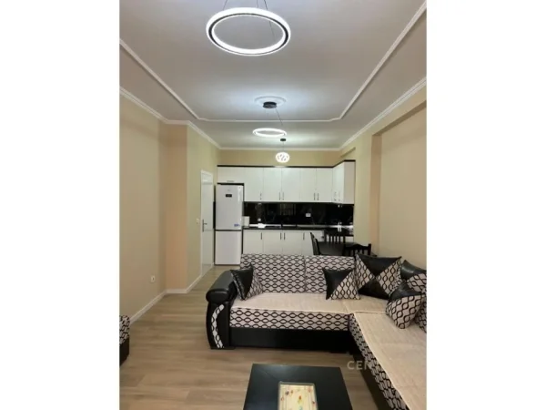 Tirane, jepet me qera apartament 1+1+Aneks+Ballkon Kati 5, 75 m² 700 € (21 Dhjetoei)
