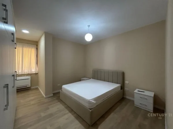Tirane, jepet me qera apartament 1+1+Aneks+Ballkon Kati 5, 75 m² 700 € (21 Dhjetoei)