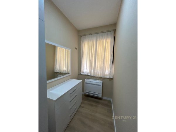 Tirane, jepet me qera apartament 1+1+Aneks+Ballkon Kati 5, 75 m² 700 € (21 Dhjetoei)