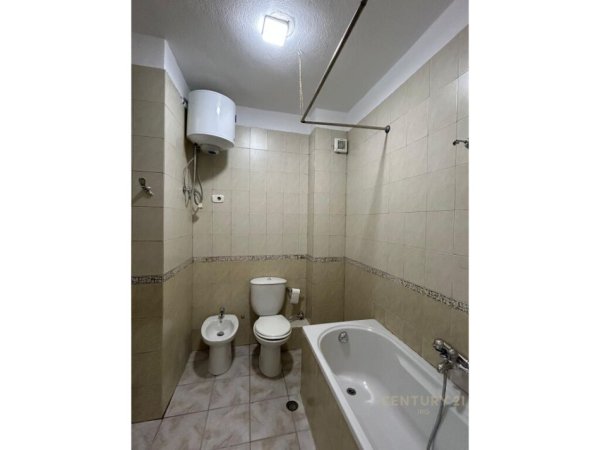 Tirane, jepet me qera apartament 1+1+Aneks+Ballkon Kati 5, 75 m² 700 € (21 Dhjetoei)