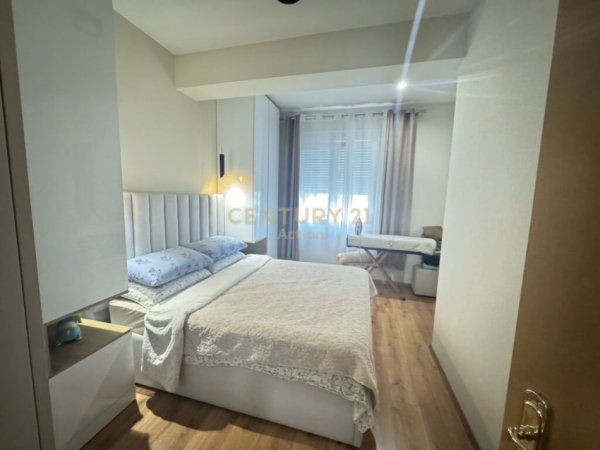 Tirane, shes apartament 2+1+Aneks+Ballkon Kati 2, 95 m² 210.000 € (Globe)