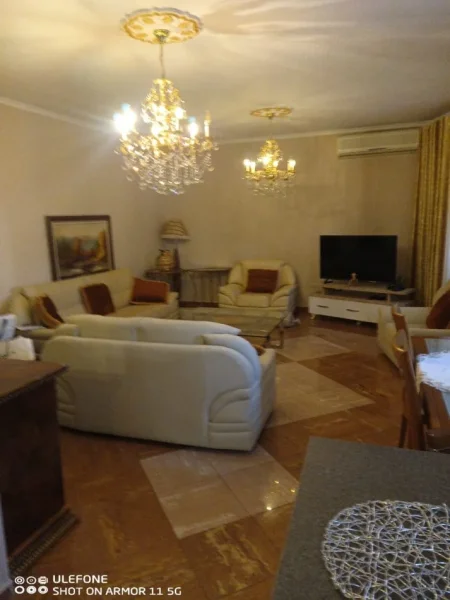 Tirane, jepet me qera apartament 2+1+Aneks+Ballkon Kati 4, 90 m² 700 € (Rr. Sulejman Pasha te Piazza)