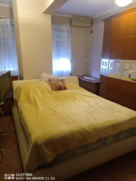 Tirane, jepet me qera apartament 2+1+Aneks+Ballkon Kati 4, 90 m² 700 € (Rr. Sulejman Pasha te Piazza)