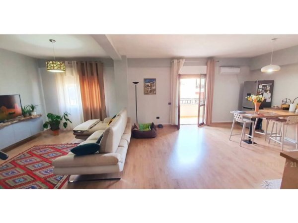 Tirane, jepet me qera apartament duplex 2+1+Aneks+Ballkon Kati 6, 140 m² 800 € (Komuna e Parisit)