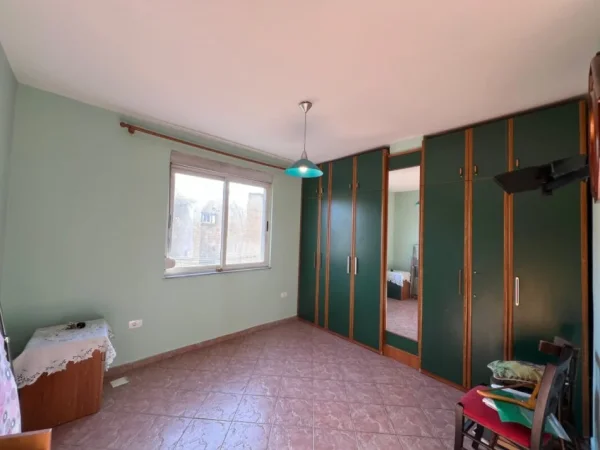 Tirane, jepet me qera apartament 2+1 Kati 3, 90 m² 580 € (Medrese)