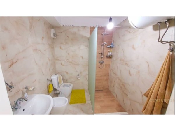 Tirane, jepet me qera apartament duplex 2+1+Aneks+Ballkon Kati 6, 140 m² 800 € (Komuna e Parisit)