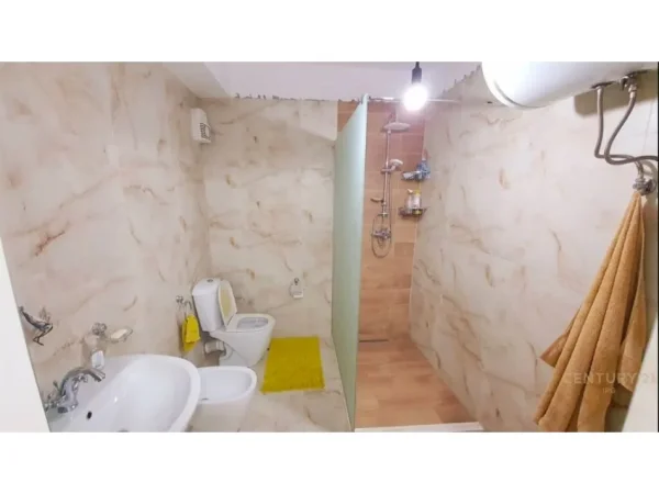 Tirane, jepet me qera apartament duplex 2+1+Aneks+Ballkon Kati 6, 140 m² 800 € (Komuna e Parisit)