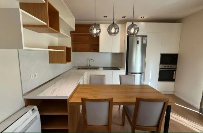 Tirane, jepet me qera apartament 1+1 , 71 m² 800 € (Rruga e Barrikadave)