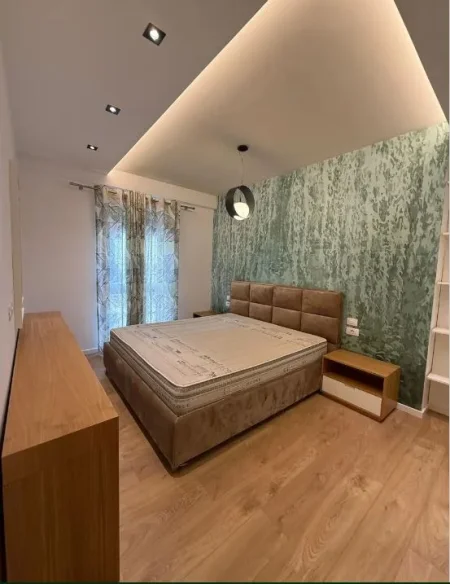 Tirane, jepet me qera apartament 1+1 , 71 m² 800 € (Rruga e Barrikadave)