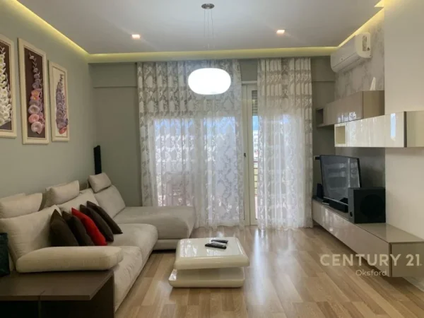 Tirane, jepet me qera apartament 2+1+Aneks+Ballkon Kati 4, 97 m² 600 € (Liqeni i Thate)