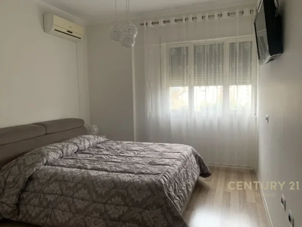 Tirane, jepet me qera apartament 2+1+Aneks+Ballkon Kati 4, 97 m² 600 € (Liqeni i Thate)