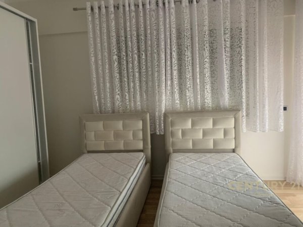 Tirane, jepet me qera apartament 2+1+Aneks+Ballkon Kati 4, 97 m² 600 € (Liqeni i Thate)