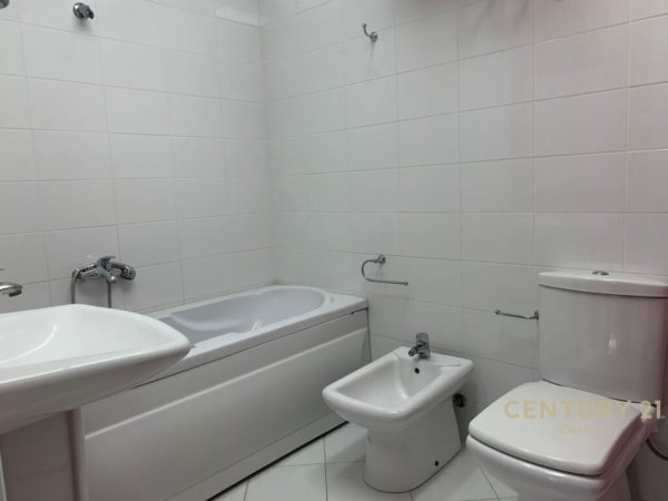 Tirane, jepet me qera apartament 2+1+Aneks+Ballkon Kati 4, 97 m² 600 € (Liqeni i Thate)