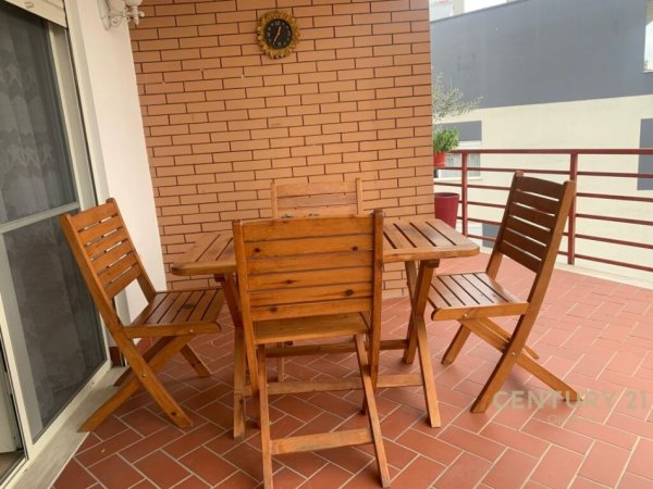 Tirane, jepet me qera apartament 2+1+Aneks+Ballkon Kati 4, 97 m² 600 € (Liqeni i Thate)