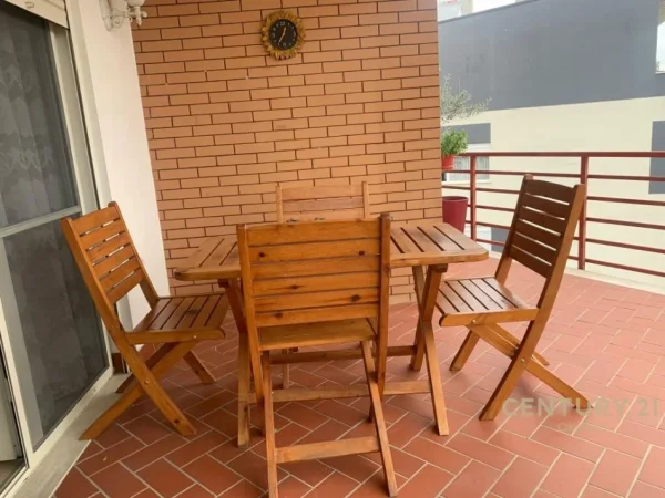 Tirane, jepet me qera apartament 2+1+Aneks+Ballkon Kati 4, 97 m² 600 € (Liqeni i Thate)