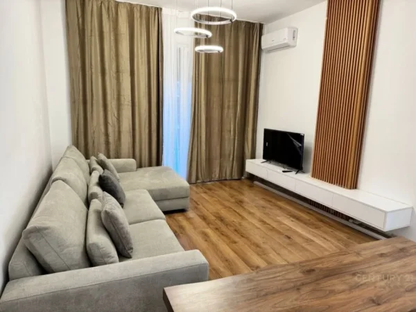 Tirane, jepet me qera apartament 1+1+Aneks+Ballkon Kati 2, 60 m² 520 € (Fusha e Aviacionit)