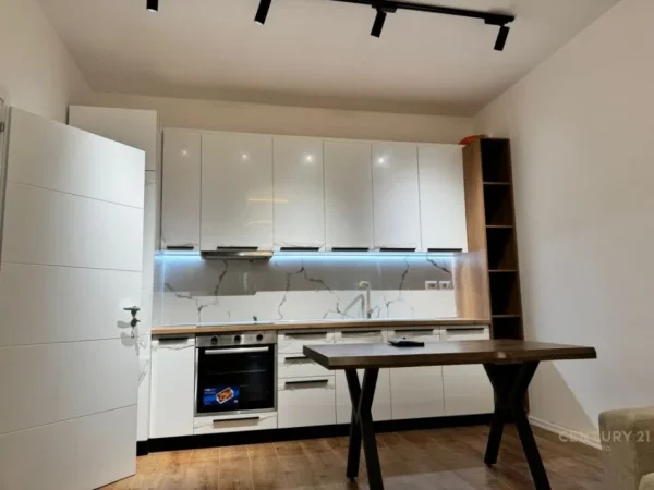 Tirane, jepet me qera apartament 1+1+Aneks+Ballkon Kati 2, 60 m² 520 € (Fusha e Aviacionit)