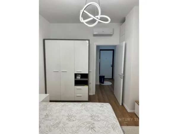 Tirane, jepet me qera apartament 1+1+Aneks+Ballkon Kati 2, 60 m² 520 € (Fusha e Aviacionit)