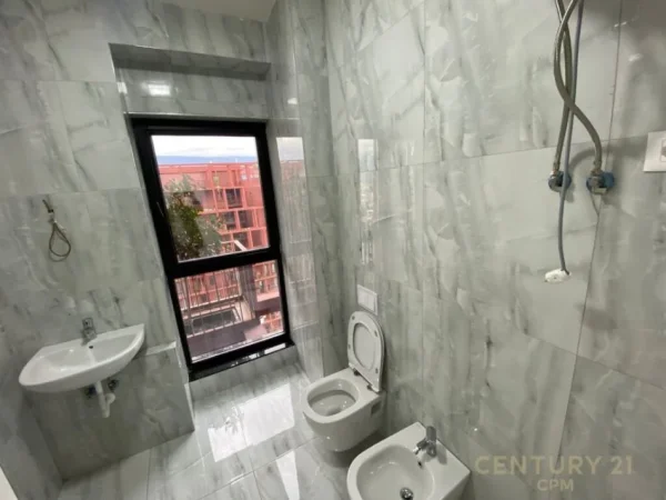 Tirane, jepet me qera zyre Kati 16, 110 m² 850 € (GARDEN BUILDING)