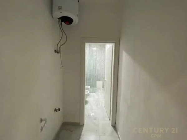 Tirane, jepet me qera zyre Kati 16, 110 m² 850 € (GARDEN BUILDING)