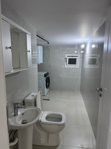 Tirane, jepet me qera apartament 1+1 Kati 5, 60 m² 400 € (rruga Siri Kodra)