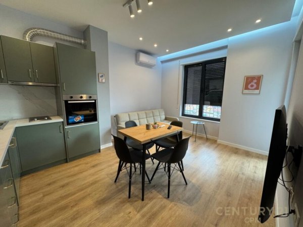 Tirane, jepet me qera apartament 1+1+Aneks+Ballkon Kati 6, 60 m² 650 € (fillimi Bulevardit te Ri)