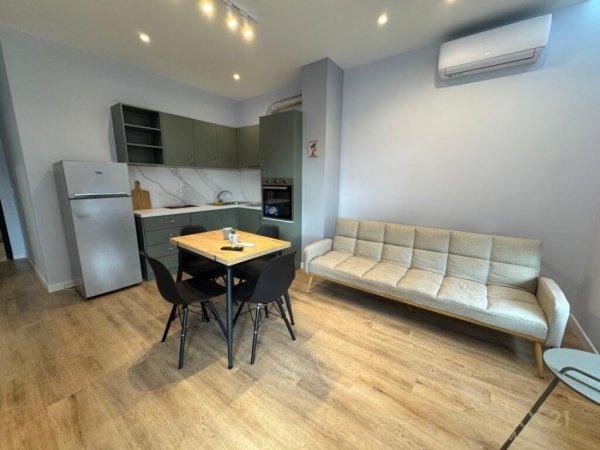 Tirane, jepet me qera apartament 1+1+Aneks+Ballkon Kati 6, 60 m² 650 € (fillimi Bulevardit te Ri)