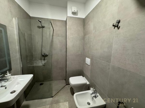 Tirane, jepet me qera apartament 1+1+Aneks+Ballkon Kati 6, 60 m² 650 € (fillimi Bulevardit te Ri)