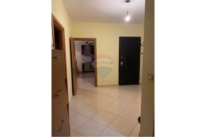 Tirane, jepet me qera apartament 2+1 Kati 3, 98 m² 400 € (Astir)