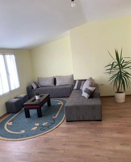 Tirane, jepet me qera apartament 2+1 Kati 4, 75 m² 500 € (rruga Siri Kodra)