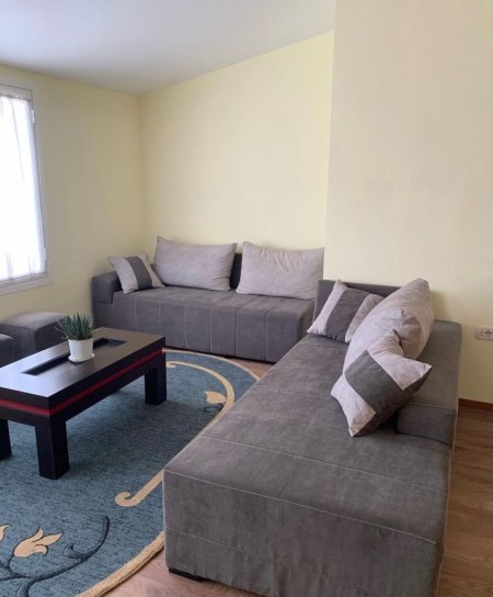 Tirane, jepet me qera apartament 2+1 Kati 4, 75 m² 500 € (rruga Siri Kodra)