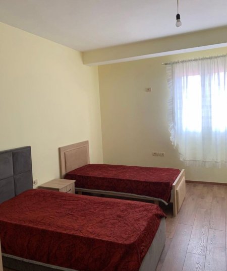 Tirane, jepet me qera apartament 2+1 Kati 4, 75 m² 500 € (rruga Siri Kodra)