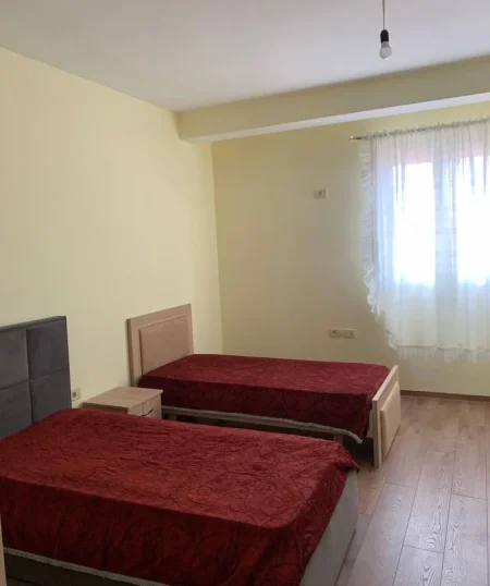 Tirane, jepet me qera apartament 2+1 Kati 4, 75 m² 500 € (rruga Siri Kodra)
