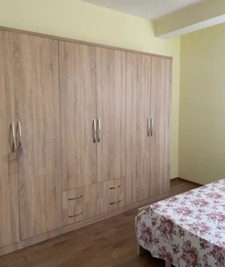Tirane, jepet me qera apartament 2+1 Kati 4, 75 m² 500 € (rruga Siri Kodra)