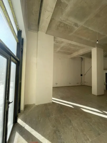 Tirane, jepet me qera ambjent biznesi Kati 1, 78 m² 1.000 € (1000)