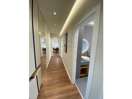 Tirane, jepet me qera apartament 2+1+2+Post Parkimi, Kati 7, 92 m² 950 € (Kompleksi Erli, prane UET. AREA48779.)