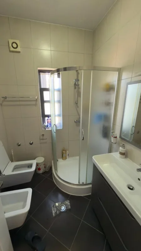 Tirane, shitet 3+1 Kati 2, 227 m² 370.000 € (Kamez)